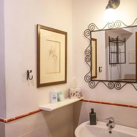 Lovely One Bedroom Apartment Nearby Ponte Vecchio-3